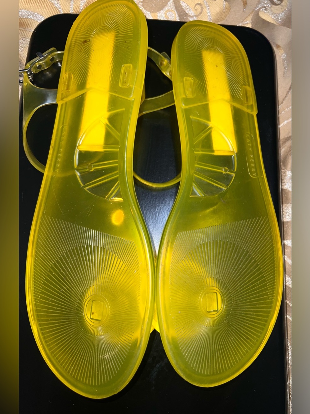Katie Perry Yellow Jelly Sandals with Lemon Accent Size 11 - Picture 3 of 5